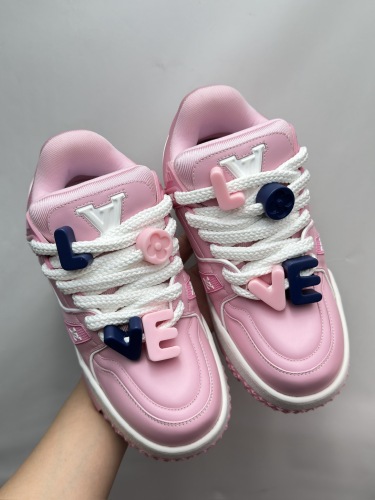 Men  Women  L*ouis V*uitton   Top Sneaker L*V Trainer