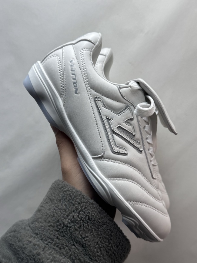 Men  Women  L*ouis V*uitton   Top Sneaker L*V Trainer