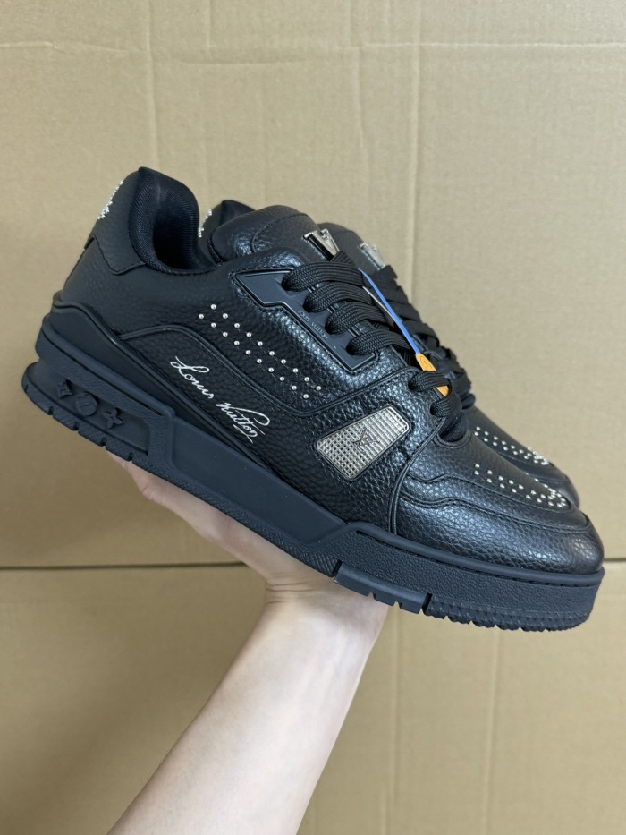 Men  Women  L*ouis V*uitton   Top Sneaker L*V Trainer