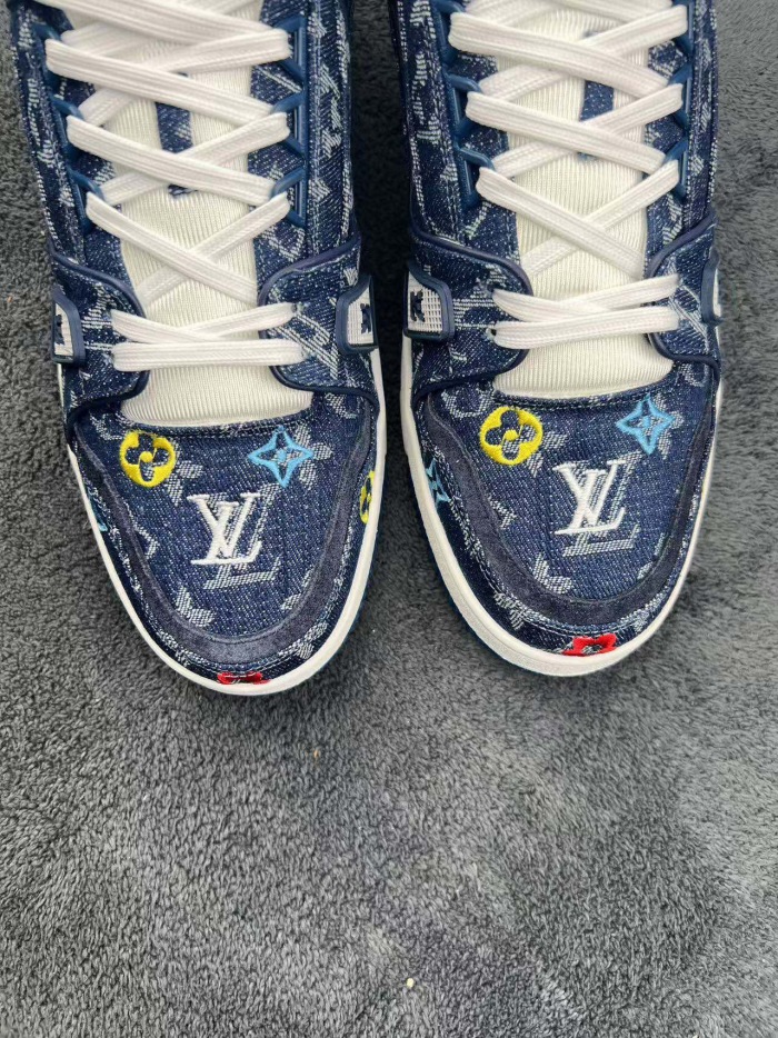 Men  Women  L*ouis V*uitton   Top Sneaker L*V Trainer