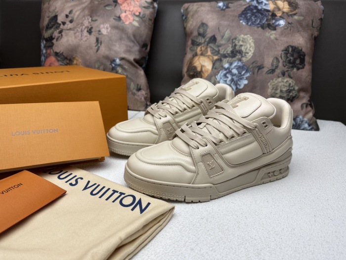 Men  Women  L*ouis V*uitton   Top Sneaker L*V Trainer