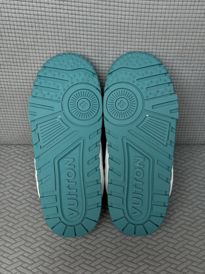 Men  Women  L*ouis V*uitton   Top Sneaker L*V Trainer