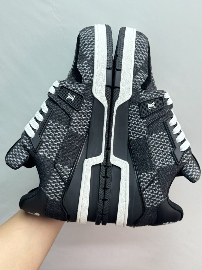 Men  Women  L*ouis V*uitton   Top Sneaker L*V Trainer