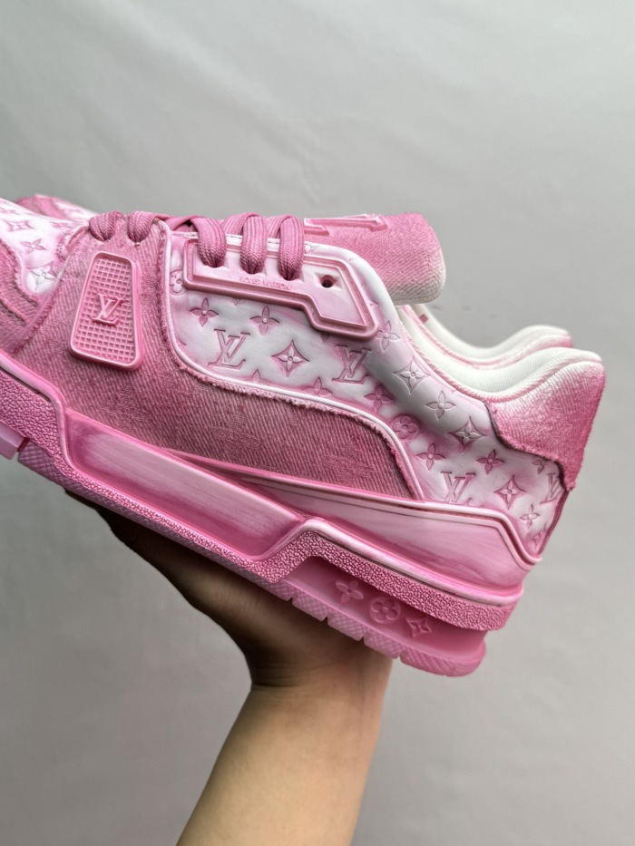 Men  Women  L*ouis V*uitton   Top Sneaker L*V Trainer