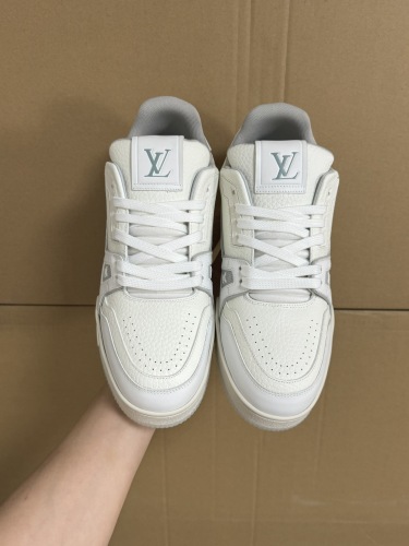 Men  Women  L*ouis V*uitton   Top Sneaker L*V Trainer