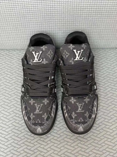 Men  Women  L*ouis V*uitton   Top Sneaker L*V Trainer