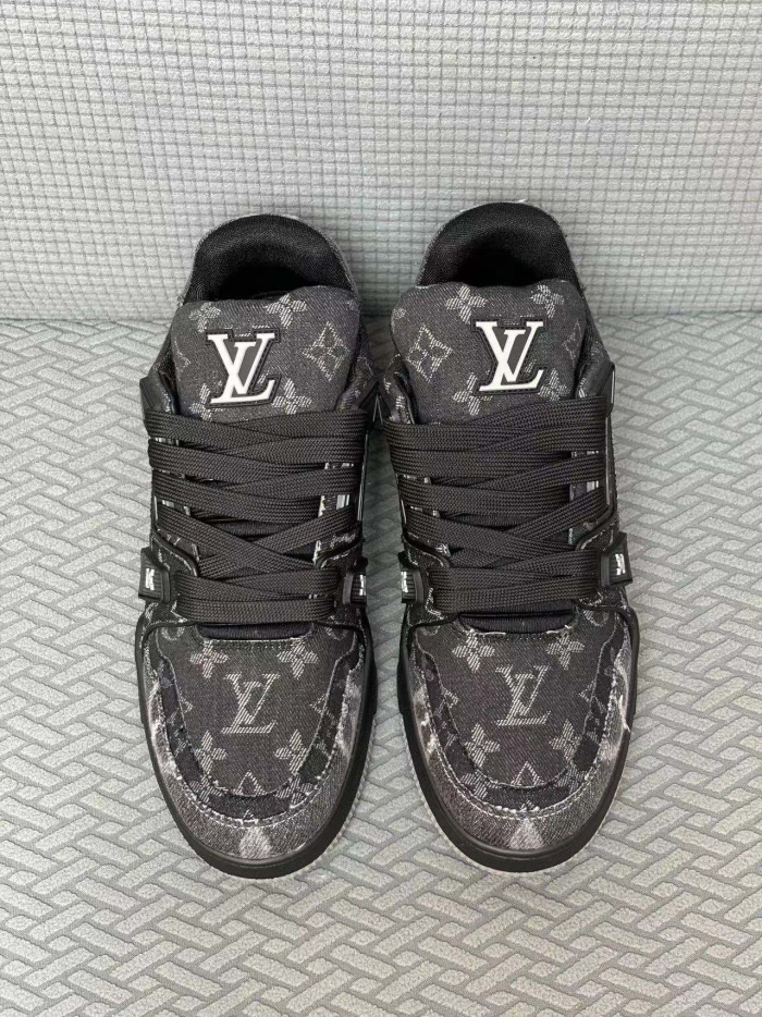 Men  Women  L*ouis V*uitton   Top Sneaker L*V Trainer