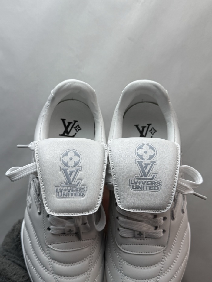 Men  Women  L*ouis V*uitton   Top Sneaker L*V Trainer