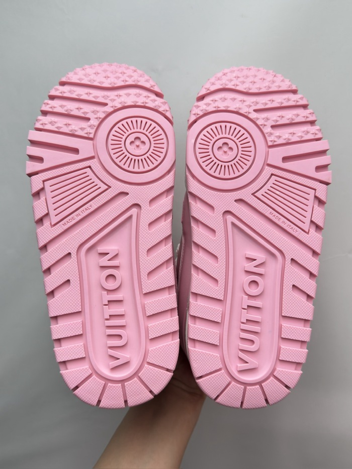 Men  Women  L*ouis V*uitton   Top Sneaker L*V Trainer