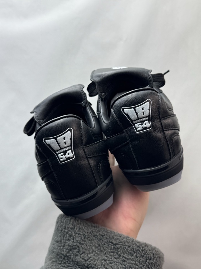 Men  Women  L*ouis V*uitton   Top Sneaker L*V Trainer