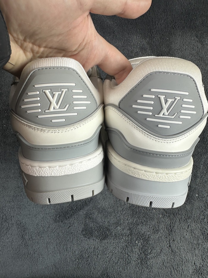 Men  Women  L*ouis V*uitton   Top Sneaker L*V Trainer