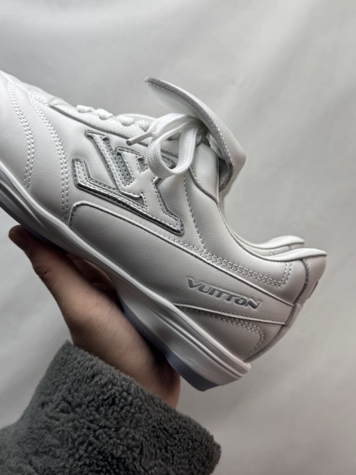 Men  Women  L*ouis V*uitton   Top Sneaker L*V Trainer
