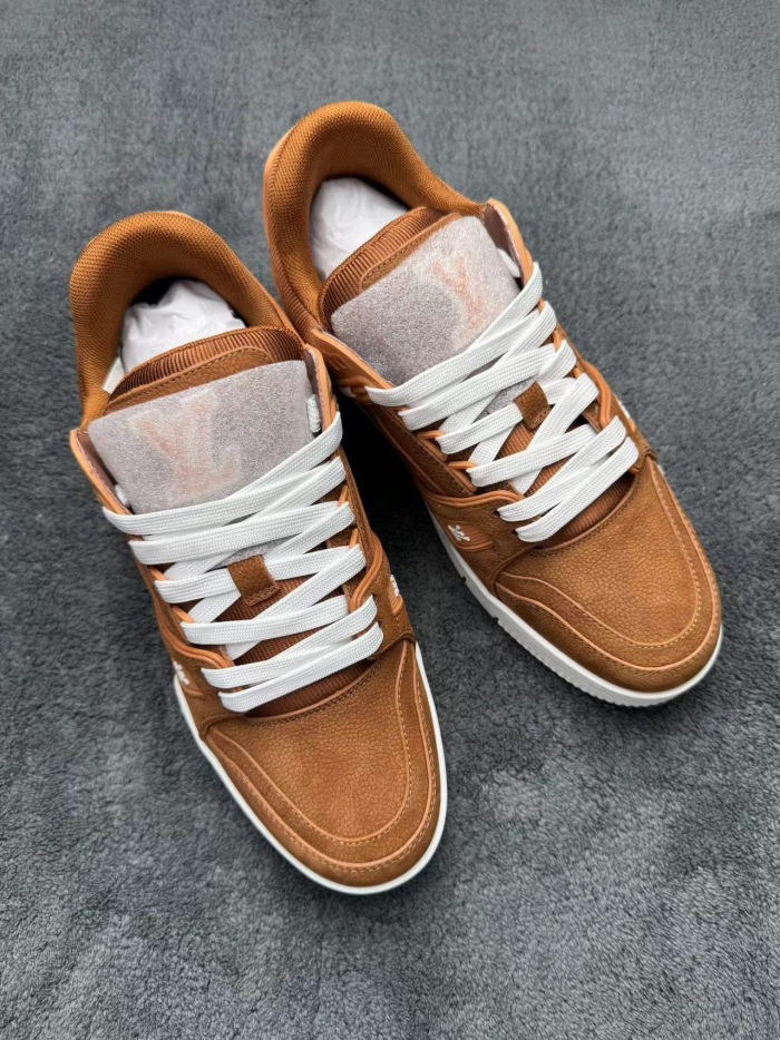 Men  Women  L*ouis V*uitton   Top Sneaker L*V Trainer