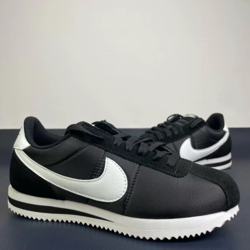 Women  Man  NIKE Cortez