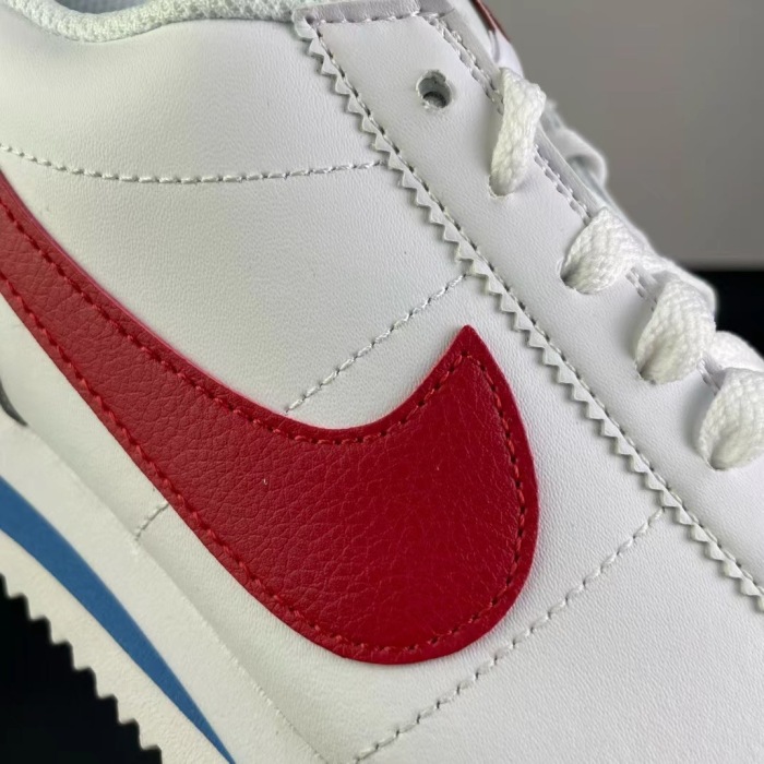 Women  Man  NIKE Cortez
