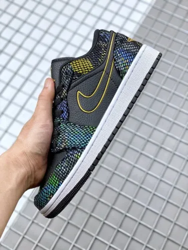 JORD@N 1 LOW x MULTICOLOR SNAKESKIN
