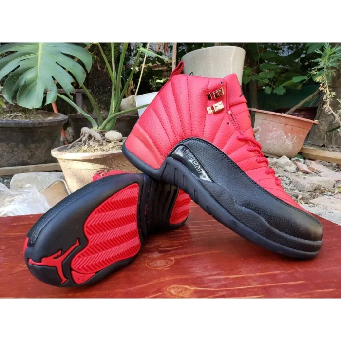 JORD@N 12 RETRO x REVERSE FLU GAME