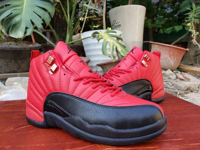 JORD@N 12 RETRO x REVERSE FLU GAME