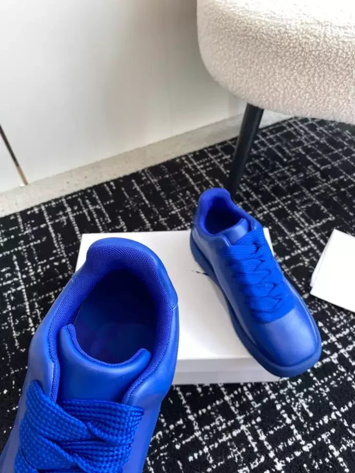 BURB5RRY BOX LOGO-DEBOSSED LEATHER SNEAKERS   BBR099
