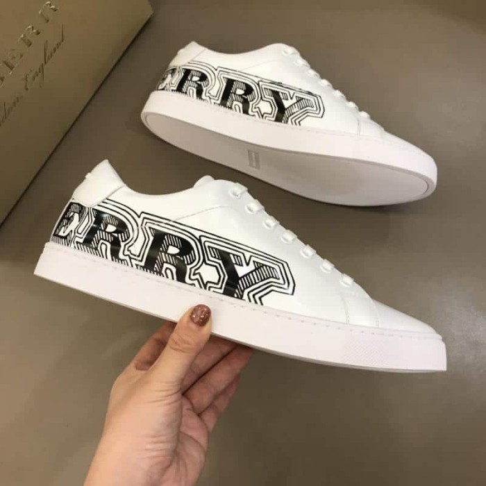 BURB5RRY LEATHER SNEAKERS   BBR8