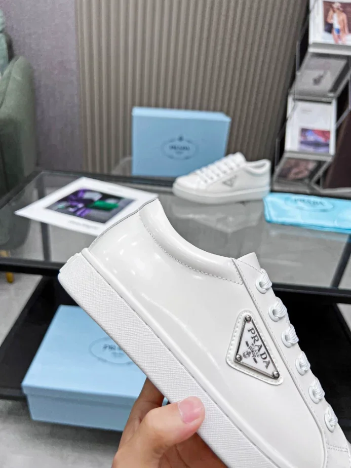 PR@DA@ BRUSHED LEATHER SNEAKERS   PRD045