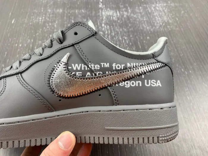 N*ke
 x Off-White @ir Force
 1 Ghost Grey