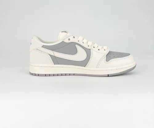Tr@vis Scott
 x Air Jord@n 1 Retro Low Custom