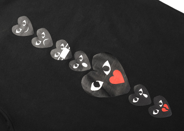 Cdg Play Black Heart Vertical Row at Back Tee