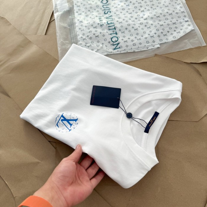 globe on chest and blue letters on back print tee