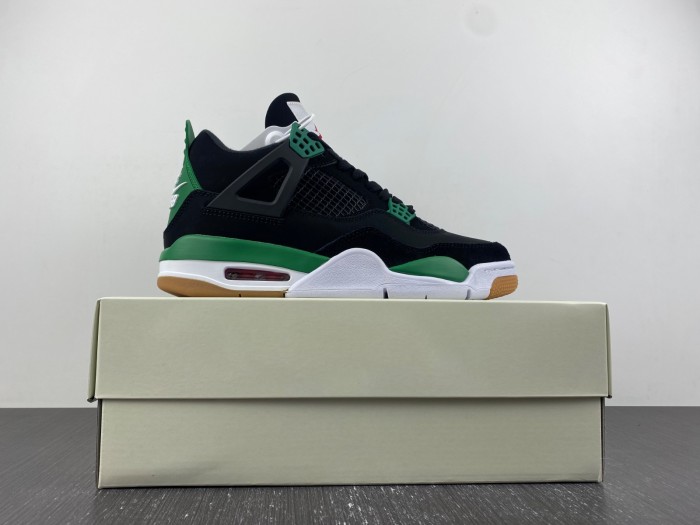 N*ke SB x Air Jord@n 4 Alternate Black
