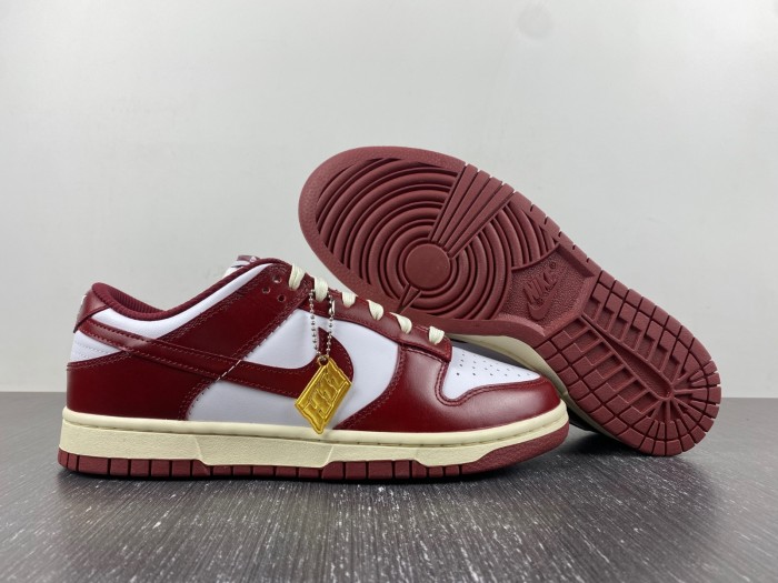 N*ke Dunk Low PRM Vintage Team Red