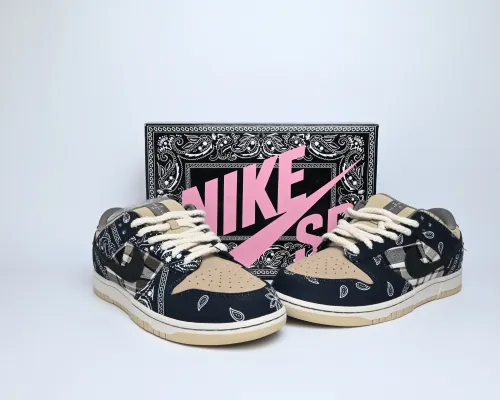 N*ke SB Dunk Low Tr@vis Scott