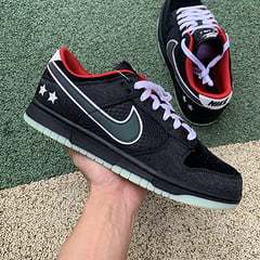 On-Foot Look at the  League of Legends  LPL x N*ke Dunk Low Collabo