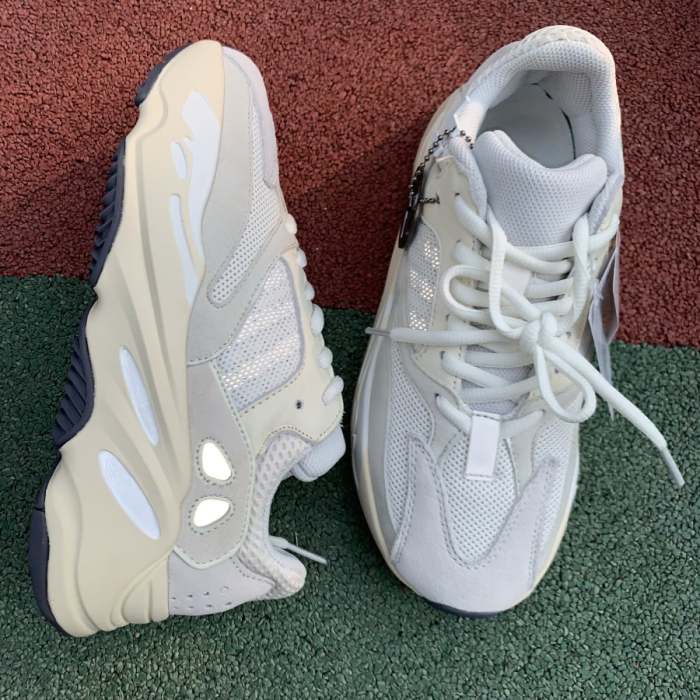 @didas Yeezy Boost 700 Analog