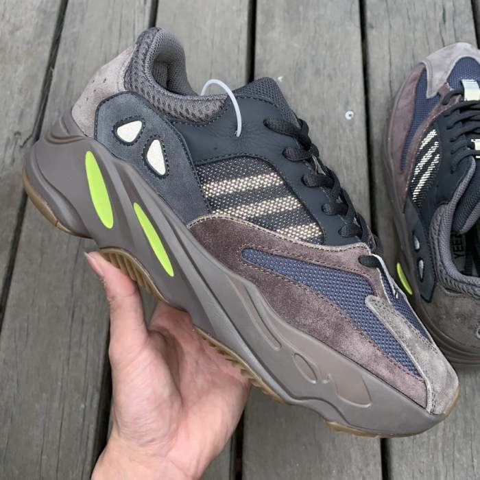 @didas Yeezy Boost 700 Mauve
