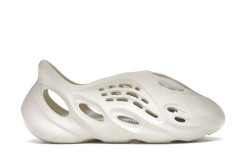 @didas Yeezy Fo@m RNNR Sand