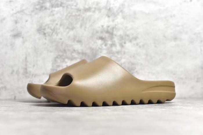 Yeezy Sl*de Earth Brown