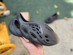 @didas Yeezy Fo@m RNNR Onyx