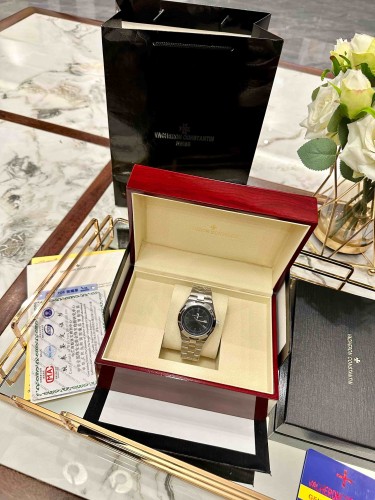 Overseas Black Dial Quartz Movement Watch【Dial diameter：40mm】