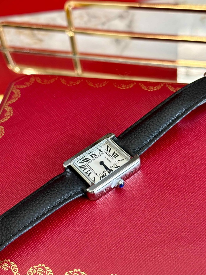 Santos Rectangular White Dial Quartz Movement Watch【Dial size：24x30mm】