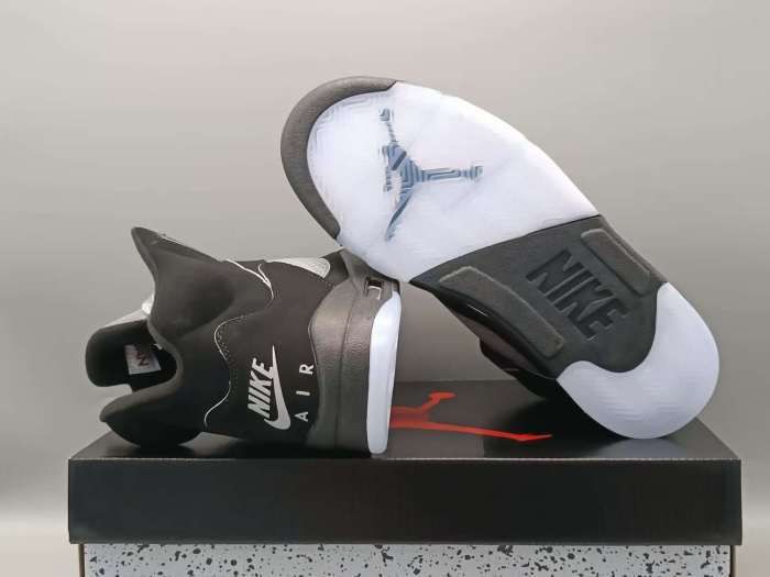Air Jord@n 5 Retro 'Black Metallic'