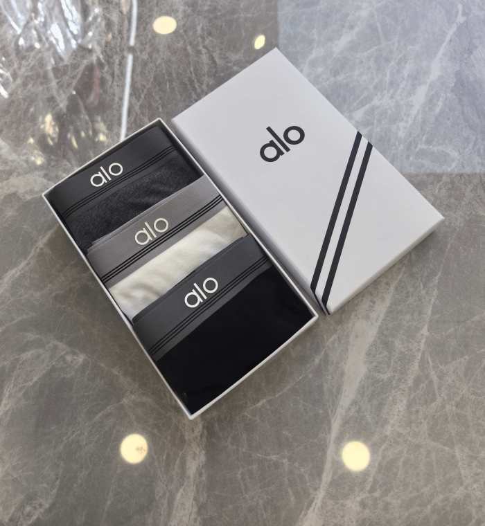 Small Emblem Solid Color Men's Underwear 3 pieces per box