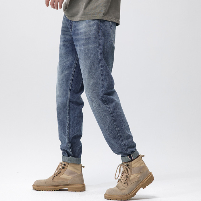 Small straight leg pants jeans with heavy wash inner edge