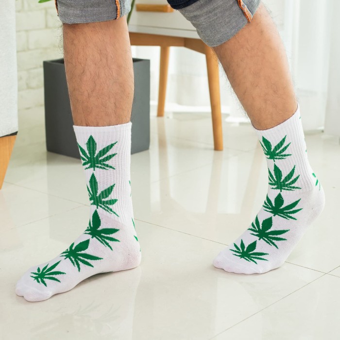 Fashionable sports mid-calf men's socks 25 colors