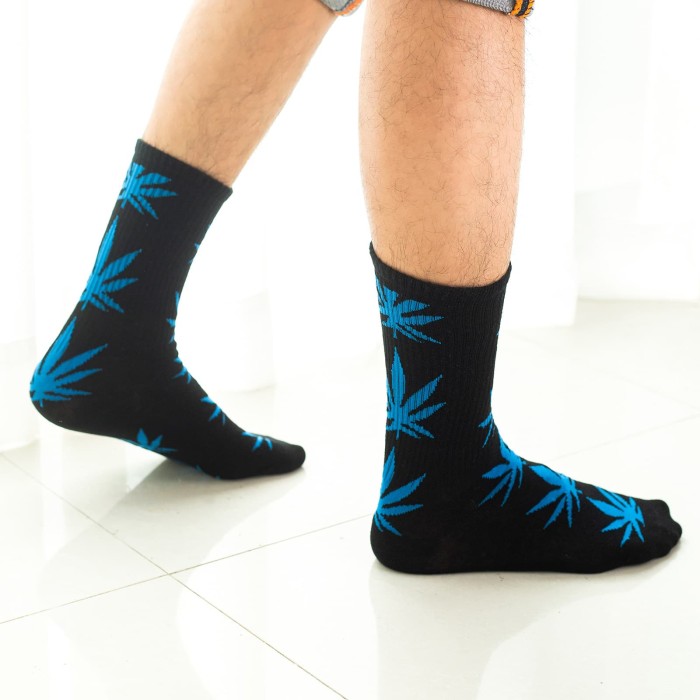 Fashionable sports mid-calf men's socks 25 colors