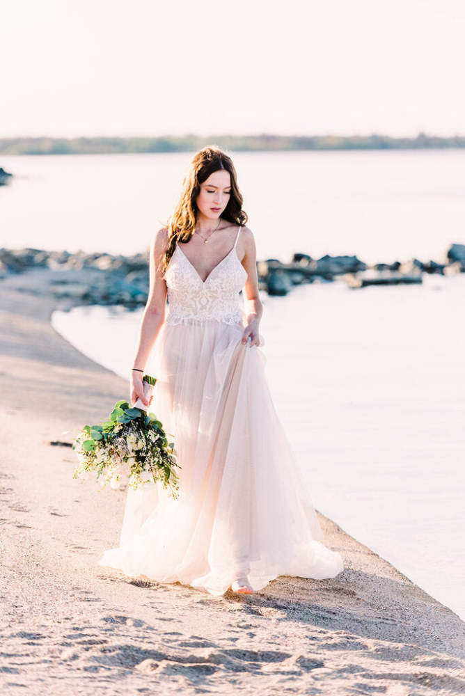 LUCY Tulle A-line Lace Bodice Pearl Belt Size 10