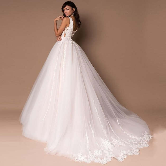 Tulle Bridal Gown V Neck Beaded Ball Gown Wedding Dress WD1025