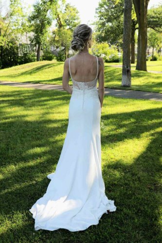 WHITE ONE Crepe F+F Lace Illusion V Neck Beaded Top Size 2