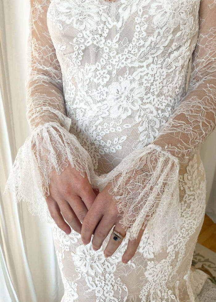 -NEW- WATTERS Lace Trumpet Full Lace Sleeve Queen Ann Neckline Size 10