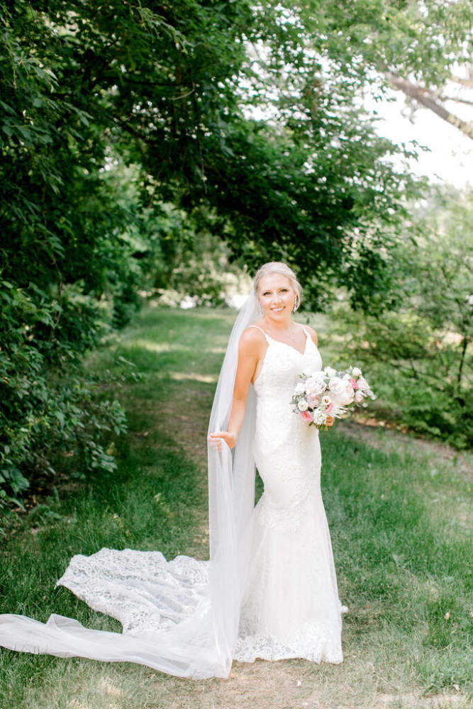 ESSENSE OF AUSTRALIA Lace Fit Flare Low Back Spaghetti Strap Lace Hem size 8